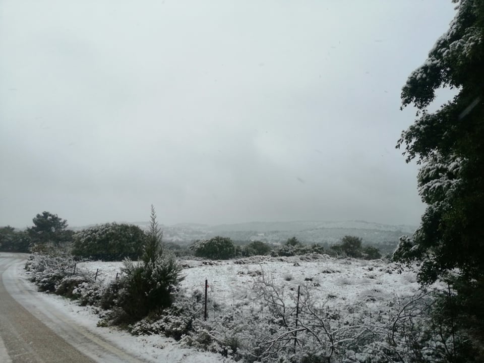 Η “Μήδεια” έφερε χιονόπτωση στα ορεινά της Ζακύνθου – Πρoβλήματα στο οδικό δίκτυο (photos – video)